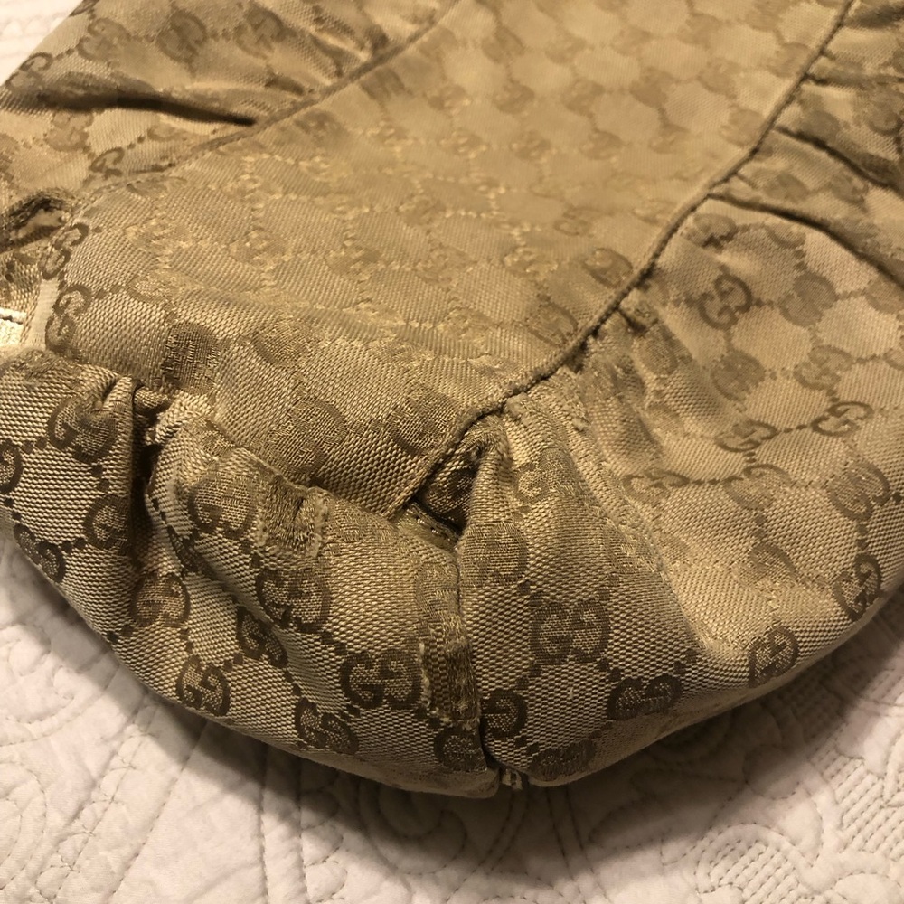 Gucci Beige and Gold Shoulder Bag - Picture 8 of 16